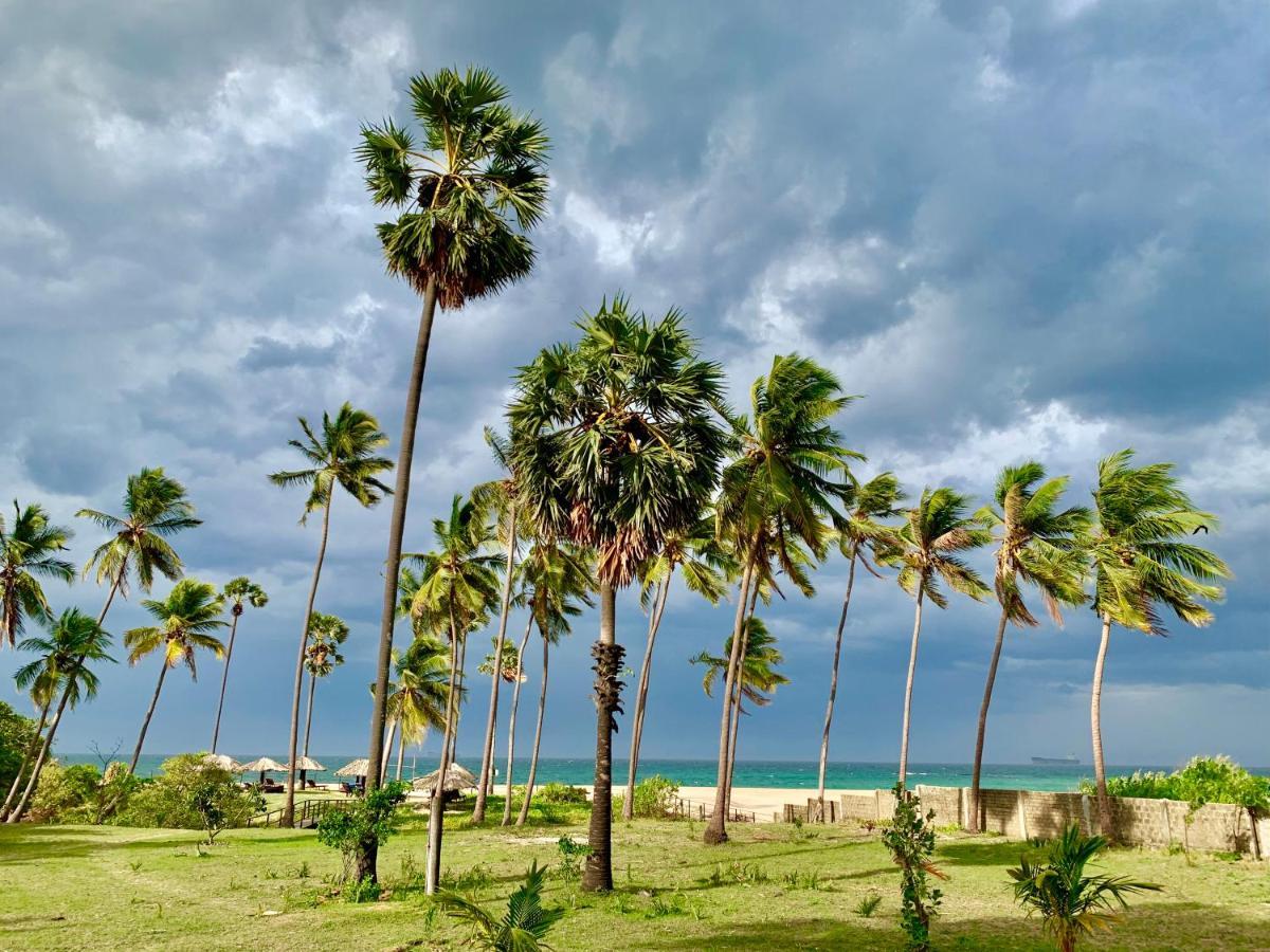 108 Palms Beach Resort Trincomalee Exteriér fotografie